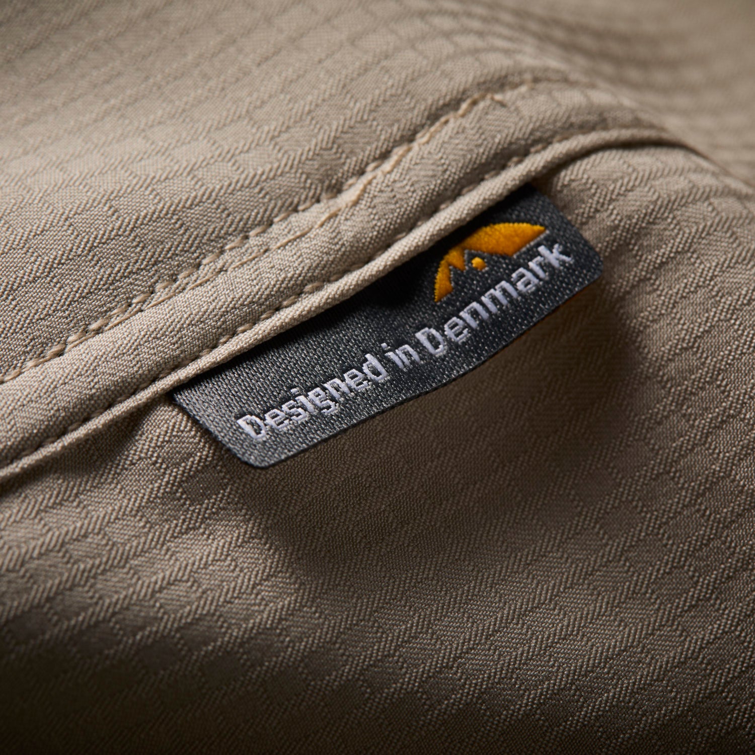 Ezmar-Light-Kortaermet-Khaki-Geoff-Anderson-Closeup-2.jpg