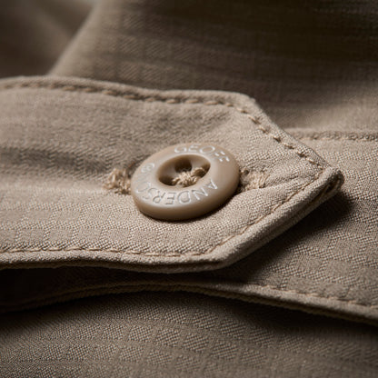 Ezmar-Light-Langaermet-Khaki-Geoff-Anderson-Closeup-11.jpg