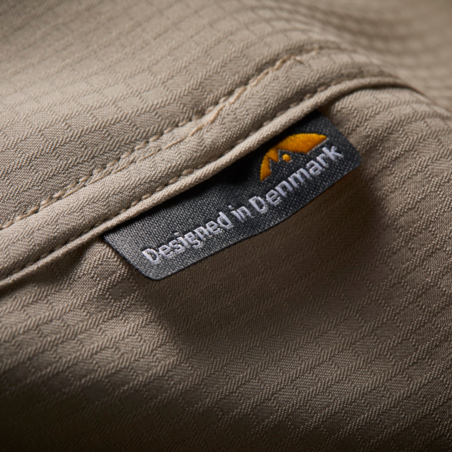 Ezmar-Light-Langaermet-Khaki-Geoff-Anderson-Closeup-2.jpg