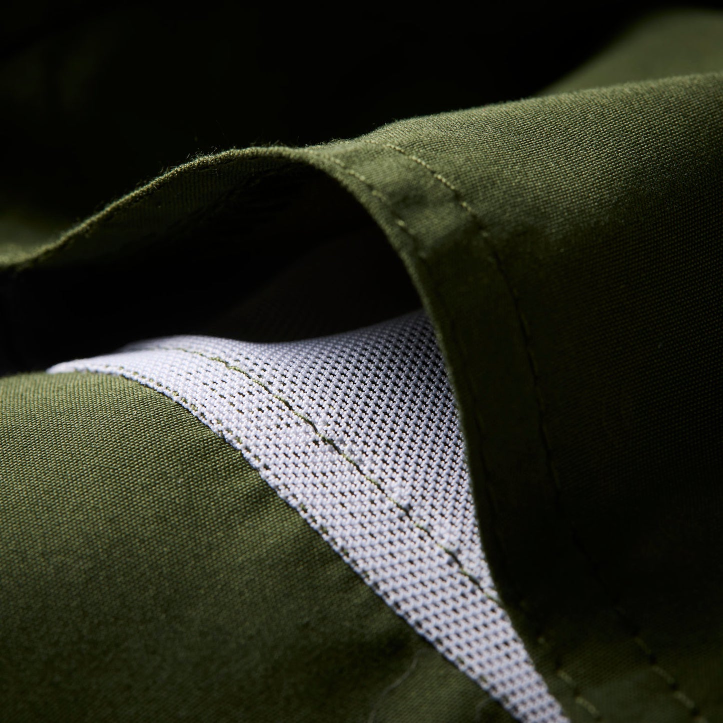 Ezmar-Midweight-Soft-Groen-Geoff-Anderson-Closeup-1.jpg
